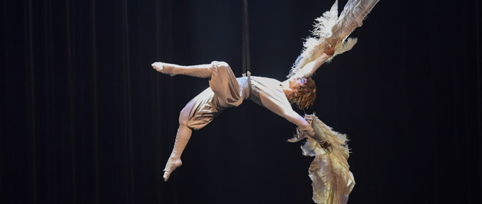 Vá de comboio ao espetáculo Varekai by Cirque du Soleil com a CP